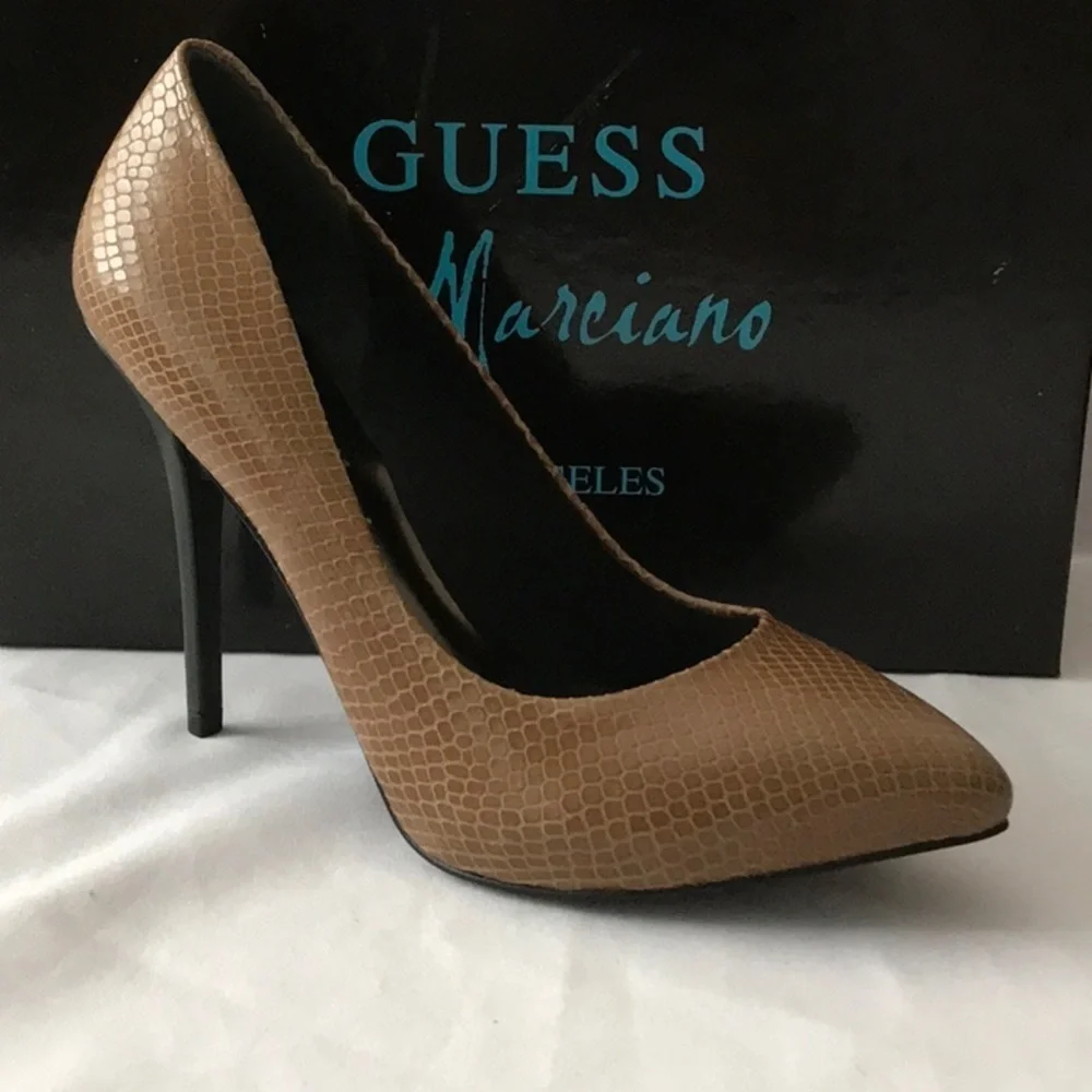 NEW GUESS BY MARCIANO FLORENCE SNAKE PRINT PUMPS